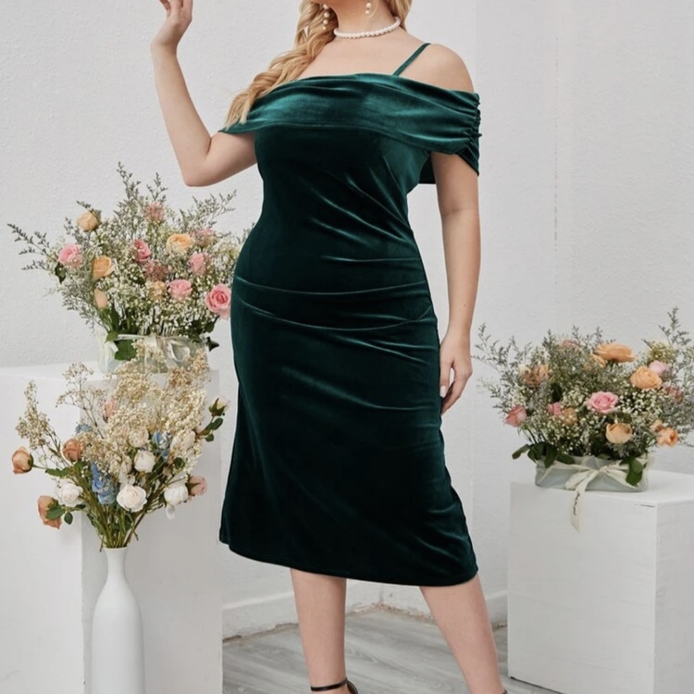 Plus Cold Shoulder Ruched Side Velvet Dress
